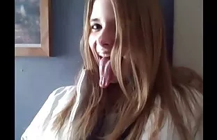 XXX Marusya పడుతుంది నోరు మరియు గాడిద ఇస్తుంది.