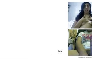 XXX మూడు పురుషులు ఇబ్బంది పెట్టాడు గిరజాల జుట్టు మరియు ఆమె నాశనం