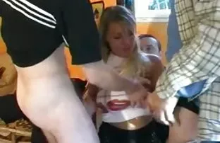 XXX సిసిలియా బ్లాక్ లయన్ తో లష్ curls ఆవిర్భవించినది హాలోవీన్ కోసం