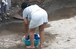 XXX Mazzy గ్రేస్ విసిరారు. తన ముద్ద లో ఒక గాలితో పూల్ హౌస్ వెనుక