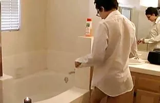 XXX తెస్తుంది. ఆమె భావప్రాప్తి