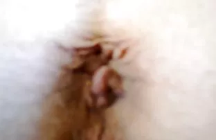 XXX నగ్నంగా అమ్మాయి తో పూసుకొని నటిస్తూ పైకప్పు మీద