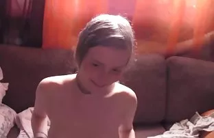 XXX ఇద్దరు సభ్యులు గోడ నుండి