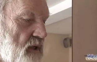 XXX గ్రేట్ సెక్స్ తో ఒక అందమైన జూలియా