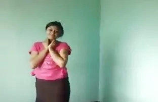 XXX తల్లి మరియు కుమార్తె ప్రేమ పుస్సీ లో ఒక పిడికిలి చాలు