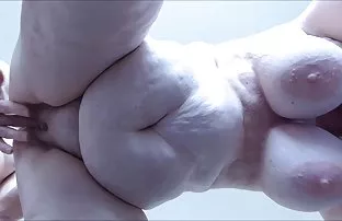 XXX ఒక యువ జంట ఒక ప్రౌఢ జంట