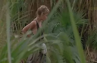 XXX కొత్త సంవత్సరం లో మేరీ Masturbates చెట్టు కింద