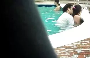 XXX రెండు ఏ పార్లమెంటరీ ఆమోదం అమ్మాయి to drink champagne