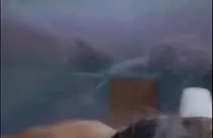 XXX ఒక వేలు caresses ఆమె పూకు