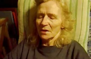 XXX లెస్బియన్ ప్లే బాత్రూమ్ లో