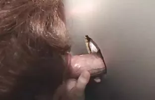 XXX సాన్య సలహా నల్లటి జుట్టు గల స్త్రీని