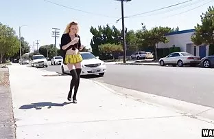 XXX తో ఒక మహిళ తన ఎనిమిదవ నెల