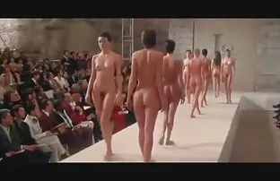 XXX అసభ్యకరమైన మమ్మీ మీద లాగి, యువ అబ్బాయిలు