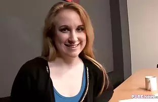 XXX స్నేహితుడు చూపించాడు క్లోజప్ మీ పూకు