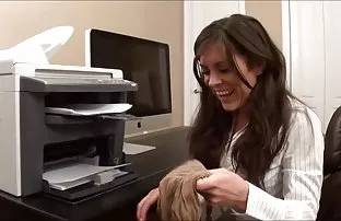 XXX కష్టం లో ఒక రంధ్రం తడి ఫక్ మరియు పరుగో ధ్వని ఉంది మేకులతో ఎముకలను కలుపుట ఆమె.