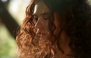 XXX జూలియా బహిర్గతం మరియు ఆమె శరీరం caresses ముందు కెమెరా