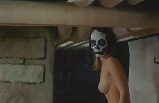 XXX బూడిద లో తన గడ్డం...