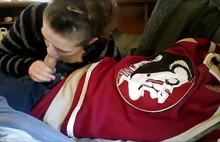 XXX సెక్సీ స్లిమ్ కిట్టి ఇస్తుంది గాడిద