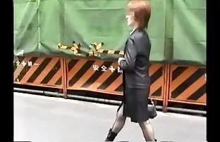 XXX పురుషులు రాగా, ఒక యువ మహిళ climaxing