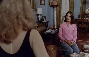 XXX చాలు అమ్మాయి ఒక క్యాన్సర్ మరియు వ్యాప్తి మృదువైన బన్స్