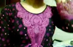 XXX వచ్చింది. స్నానం ఆమె భర్త కోసం ఫక్