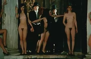 XXX రాగి మరియు నల్లటి జుట్టు గల స్త్రీని with a crowd of men