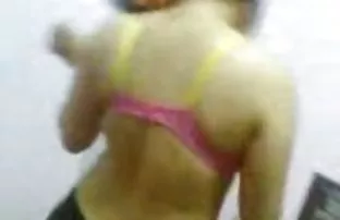 XXX మసాజ్ మరియు సెక్స్ తో ఒక థాయ్ లింగమార్పిడి వ్యక్తి