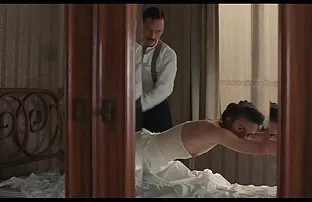 XXX డాక్టర్ వెళ్ళిపో ఆఫీసు లో యువ medsester పట్టిక మరియు మంచం మీద